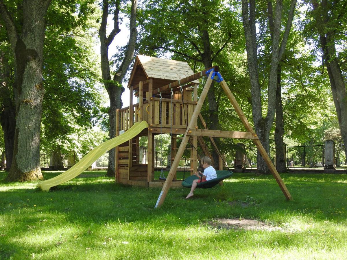 Villa Ammende Restaurant And Hotel Pärnu Exterior foto Playground in the park