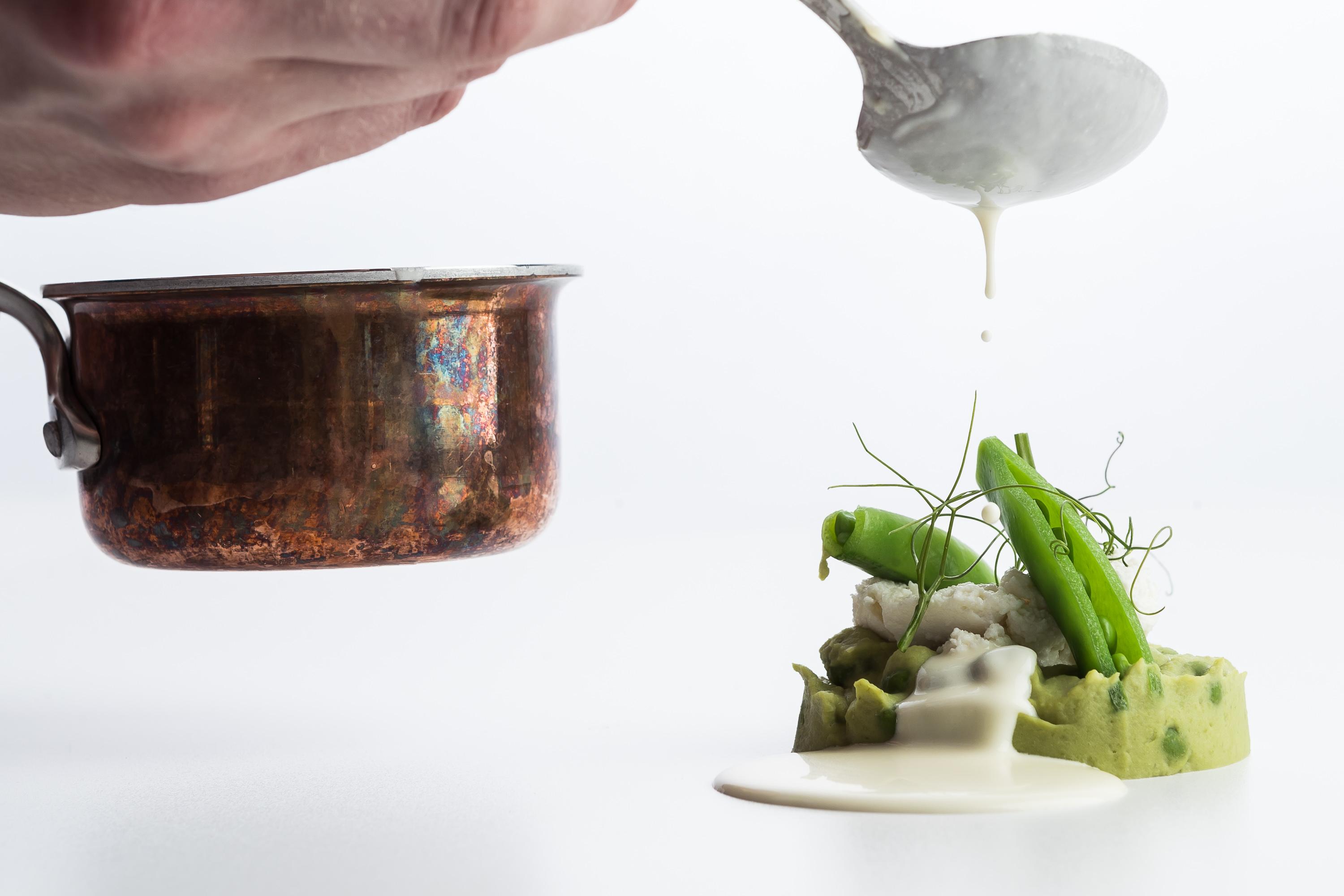 Villa Ammende Restaurant And Hotel Pärnu Exterior foto A dish being plated